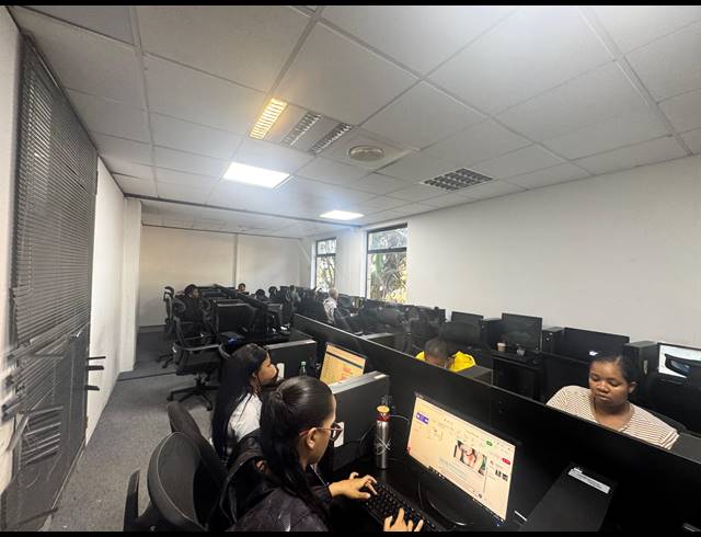 500M² OFFICE TO LET IN LA LUCIA